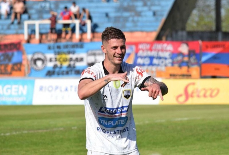 Juani Barbieri sigue subiendo la vara: hat-trick en el 4-1 a la UAI